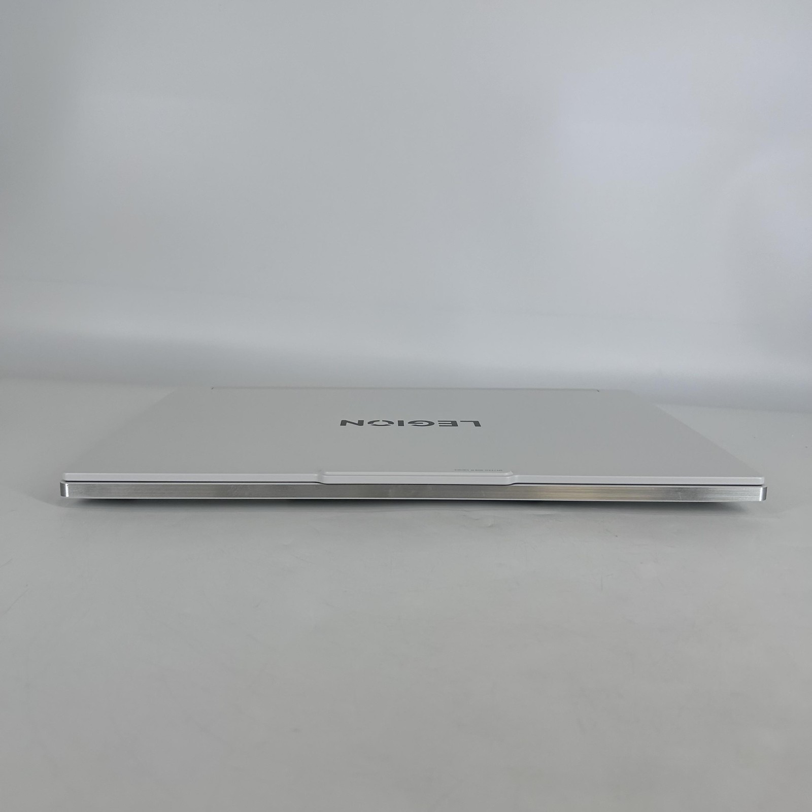 Lenovo Legion 7i Gen 10 16 240Hz QHD+ 2.7GHz Ultra 9 275HX 32GB 1TB SSD RTX 5070