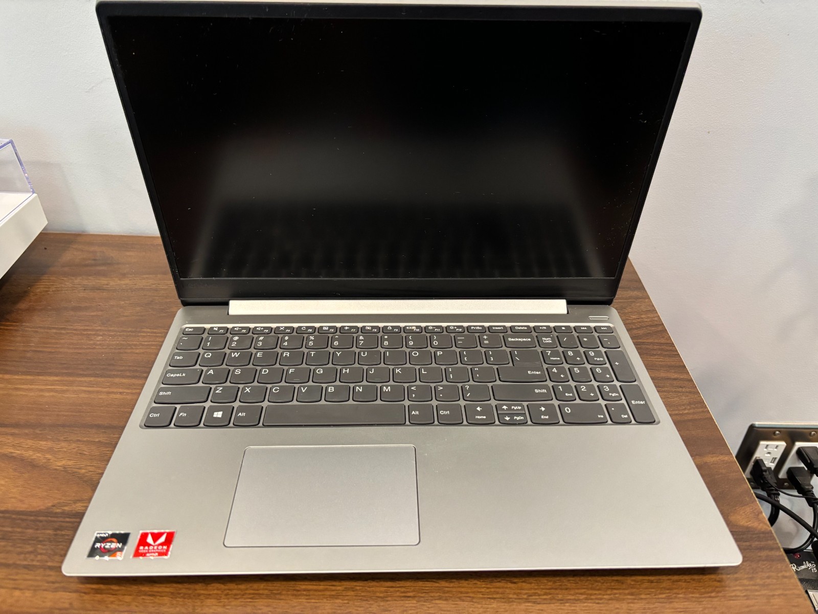 Lenovo 330S-15ARR 15.6″ Laptop/AMD Ryzen 5-2500U/8GB RAM 256GB SSD Windows 10
