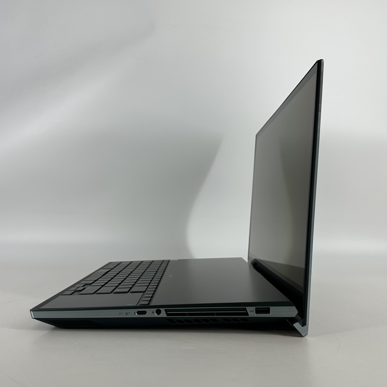 Asus Zenbook Pro Duo 15 4K TOUCH i7-9750H 2.60GHz 32GB 1TB SSD RTX 2060 Good