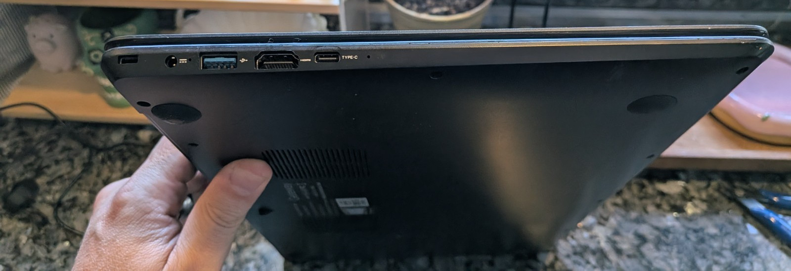 15.6” Gateway gwtn156-1bk 15.6 Intel Core i5-1035G1 16GB RAM 256GB SSD