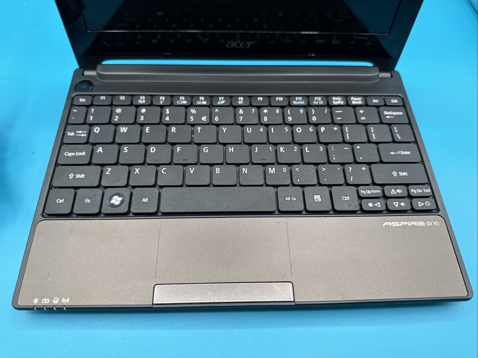 Acer Aspire One Happy PAV70 Black Mini Laptop Netbook Bodhi Linux Installed