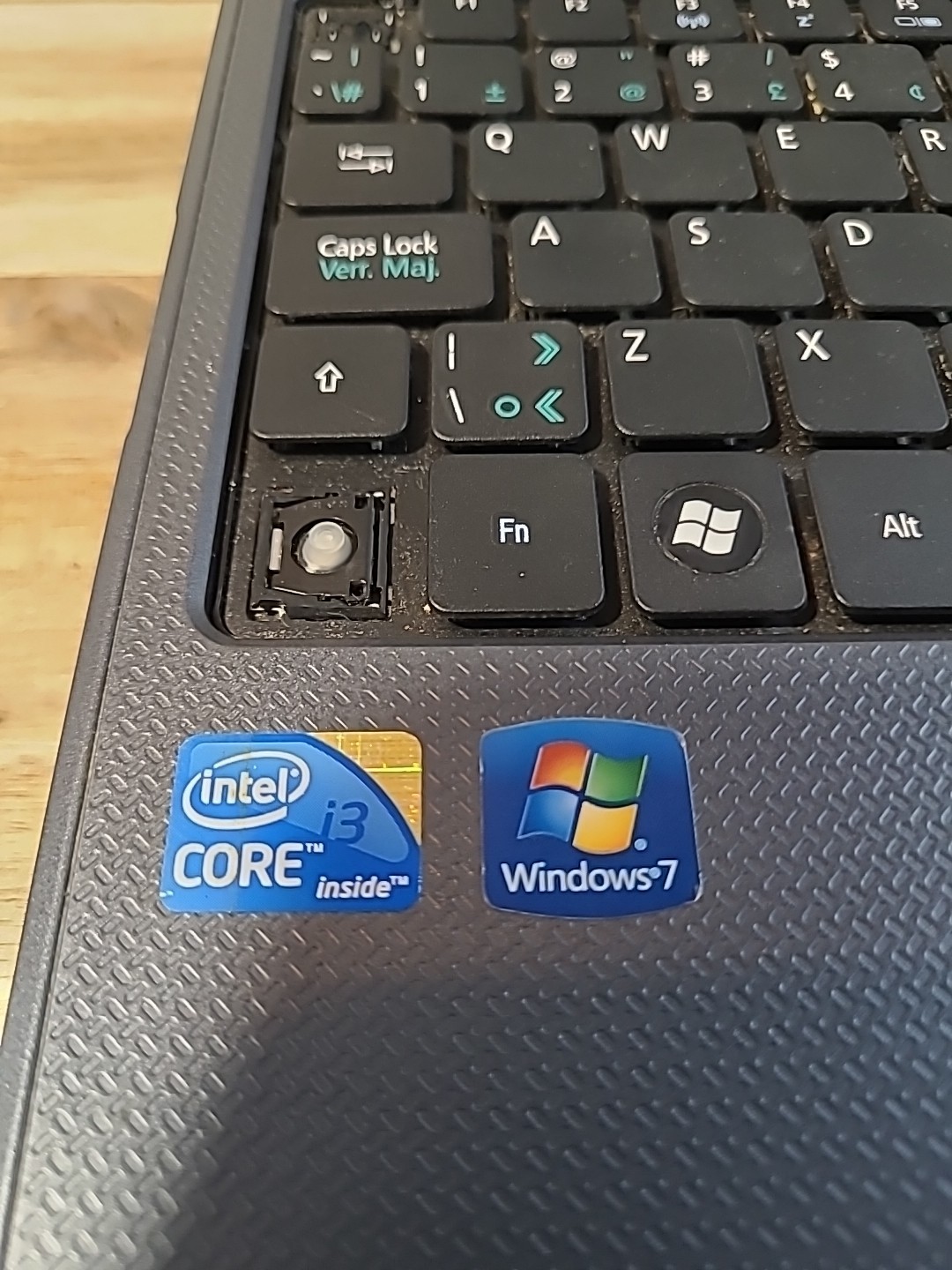 Acer Aspire 5733 Intel Core i3-380M 15.6″ Laptop (AS-IS) For Parts or Repair