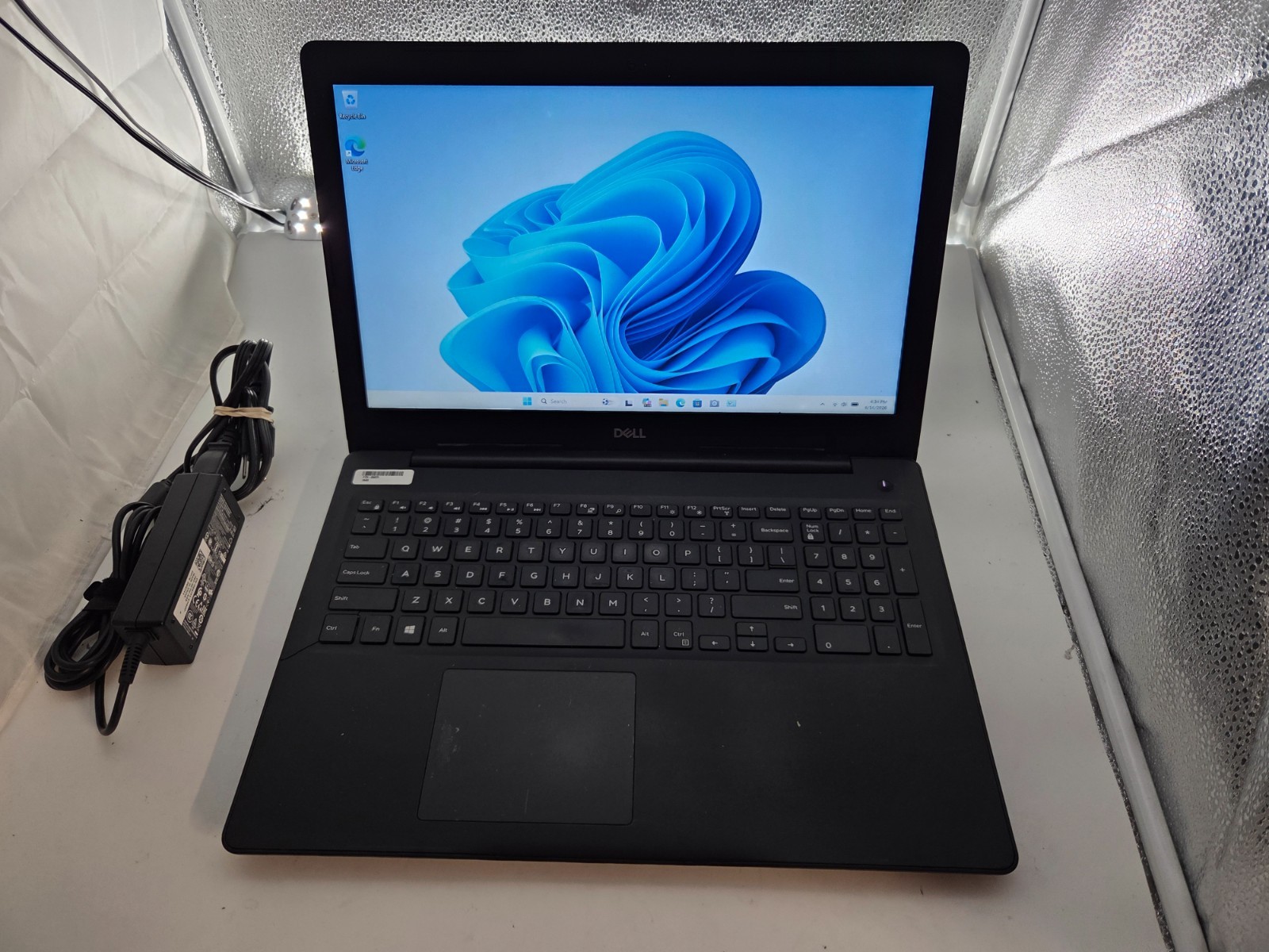 6161202 Latitude3590 w/charger.i5-8250U.8GB.128GB M.2.15.6″.W11