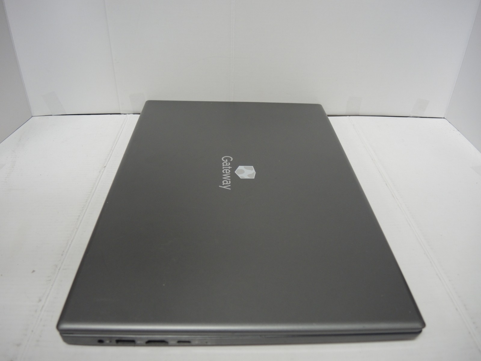 Gateway 15.6″ Ultra Slim Notebook [DEAD / PARTS ONLY / NON-FUNCTIONAL]