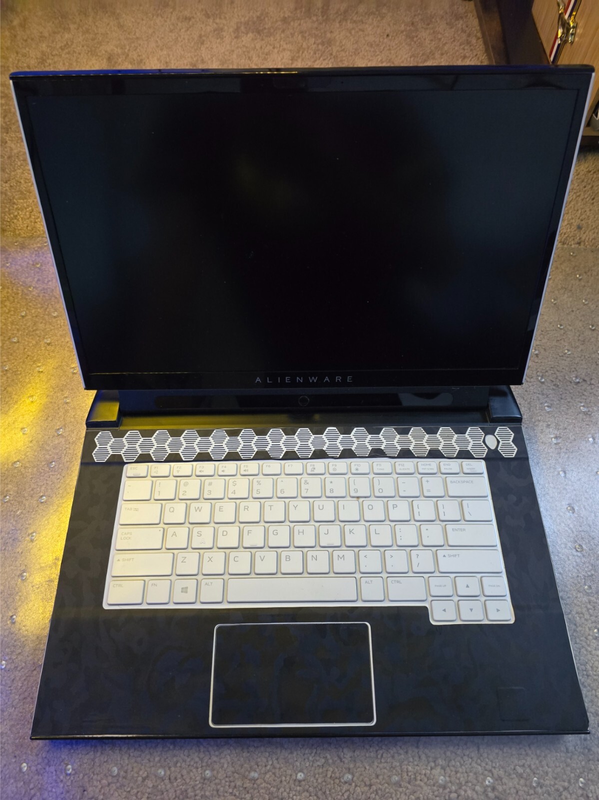 Alienware m15 R2 – 15.6″ FHD, Intel i9 9th Gen, 16GB RAM, 1TB SSD, RTX 2070 MaxQ