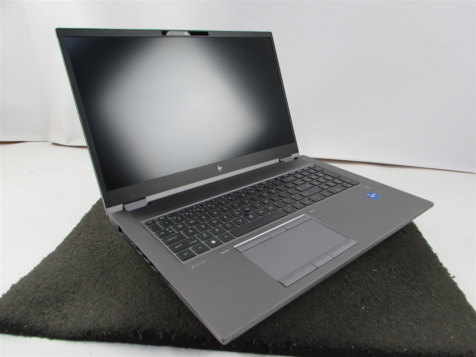 HP ZBOOK FURY 17 (G8) CORE I7-11850H 1TB SSD 32GB RAM RADEON PRO W6600M NO O.S