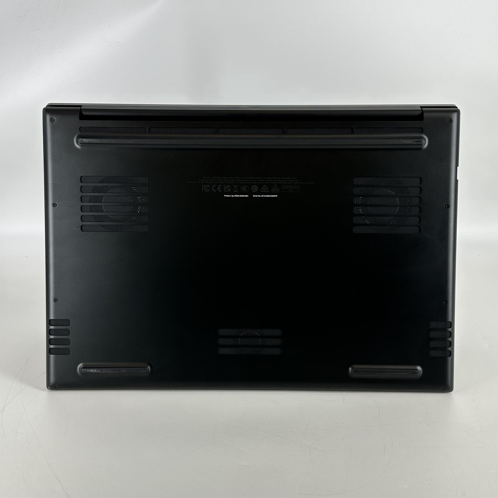 Razer Blade 18 240Hz QHD+ 2.2 GHz i9-14900HX 96GB 2TB/1TB RTX 4080 Excellent
