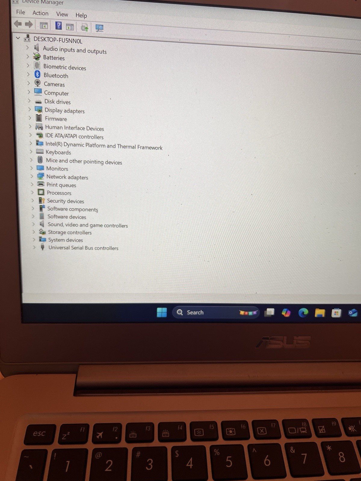 Asus Zen book UX330U I5 8th UHD Graphics,8G,256G SSD,Win11 Pro, 13.3” AN1