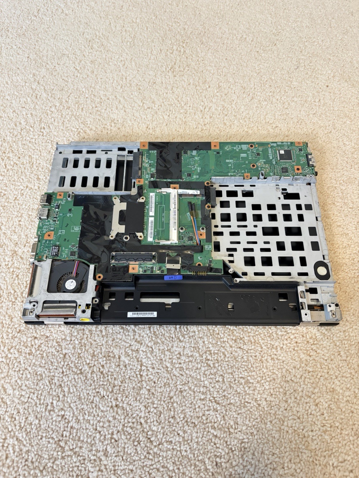 Lenovo ThinkPad T410 *FOR PARTS*