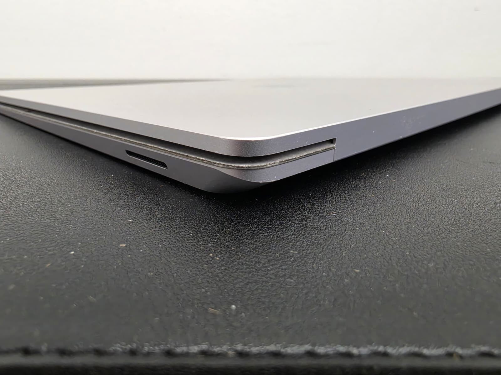 Microsoft Surface Laptop 4 13.5″ Ryzen 5-4680U 16GB Ram 256GB SSD Win 11 Pro