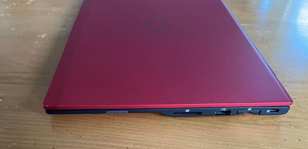 Ultra-thin, ultra-light, large-capacity SSD Office 2021, etc. Fujitsu LIFEBOOK