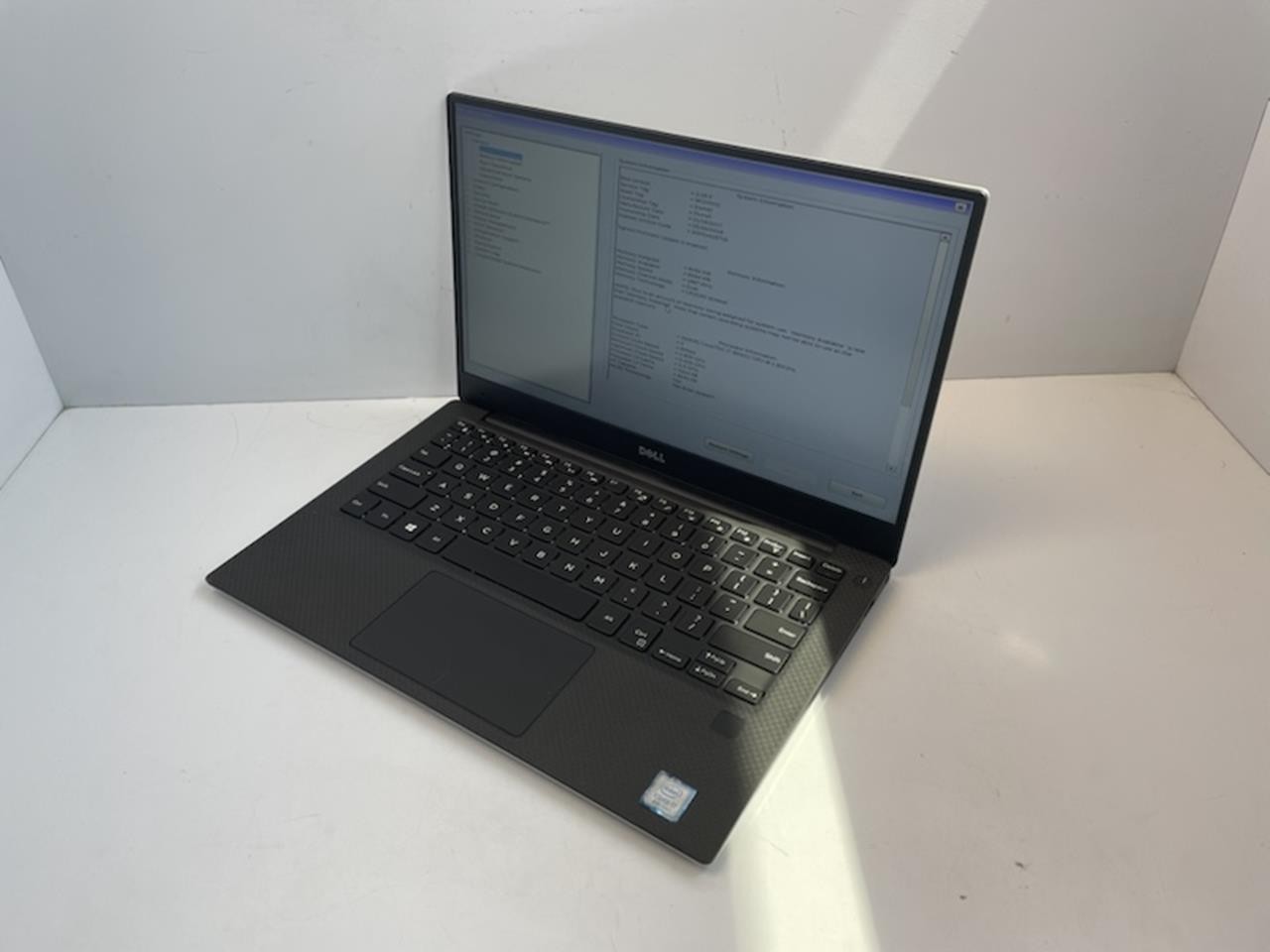 DELL XPS 13 9360 Laptop w/ Intel Core i7-8550U 1.80 GHZ + 8 GB | No HD / OS