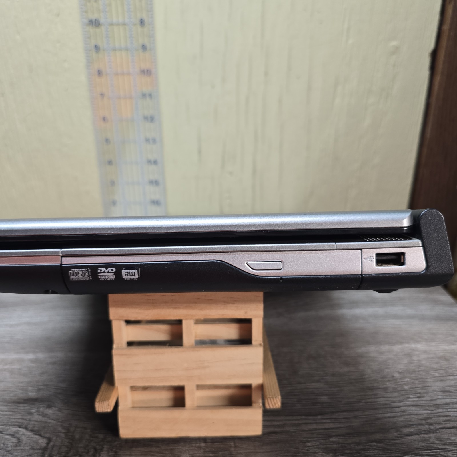 Gateway M-1615 Laptop AMD Turion 64 X2 TL-56 1.80GHz 2GB RAM 250GB HDD