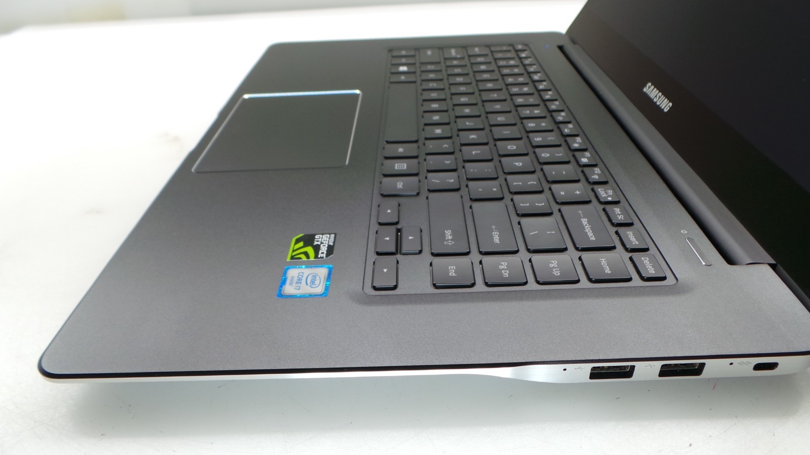 Samsung Notebook NP940Z5L | 15.6″ | i7-6700HQ | 8GB 256GB SSD | Touchscreen