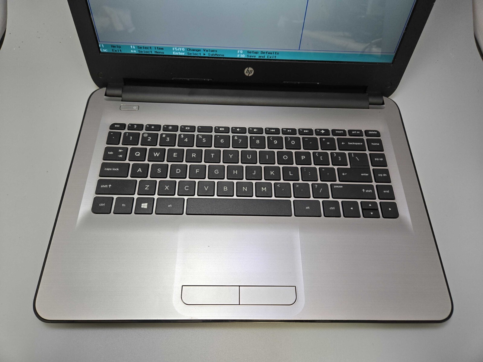 HP 14-an013nr Laptop AMD E2-7110 1.80Ghz 4GB RAM NO SSD NO OS, TESTED