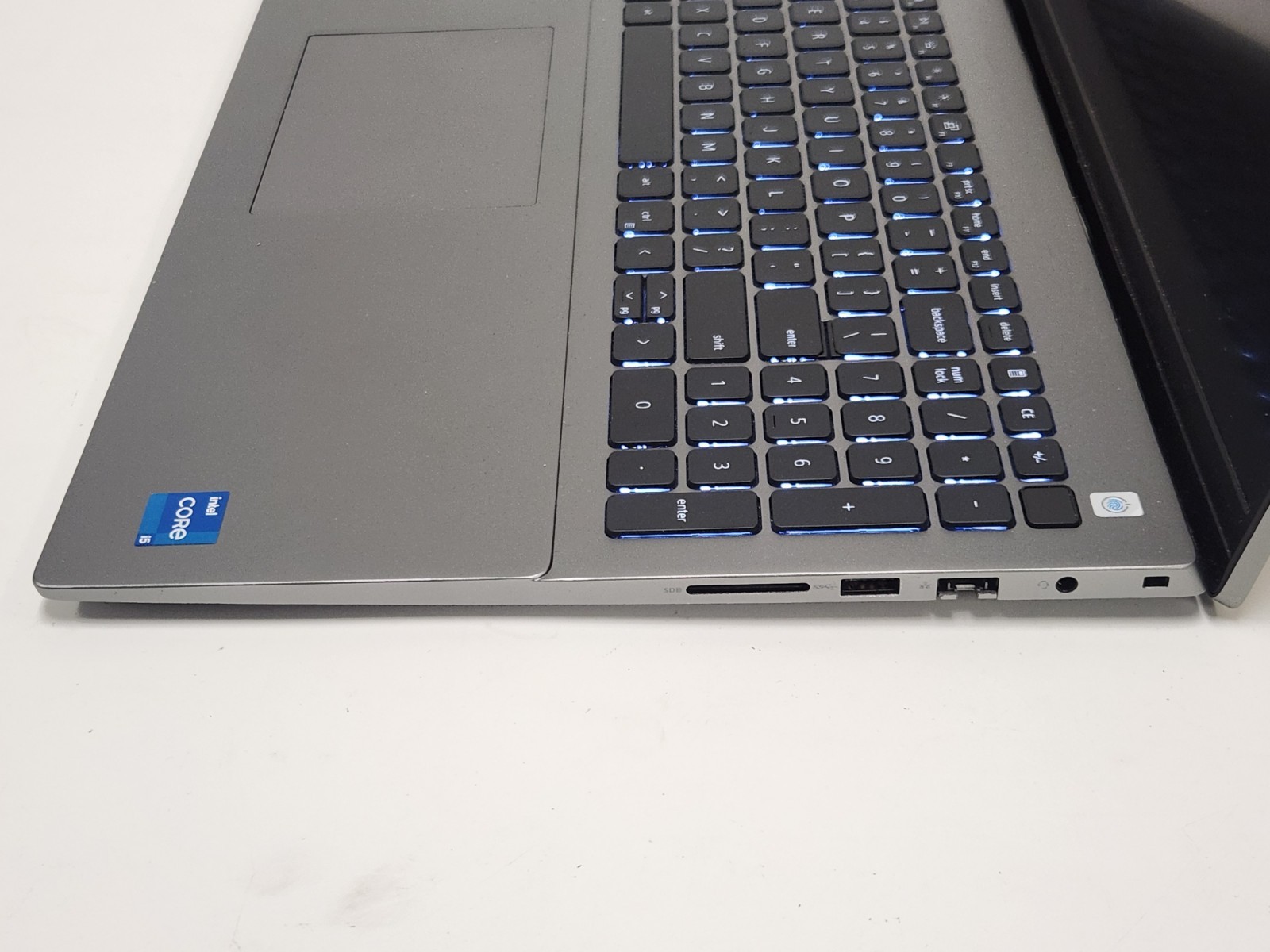 Dell Vostro 5620 Laptop Intel Core i5-1240P 1.7GHz 8GB RAM 256GB SSD W11P + AC