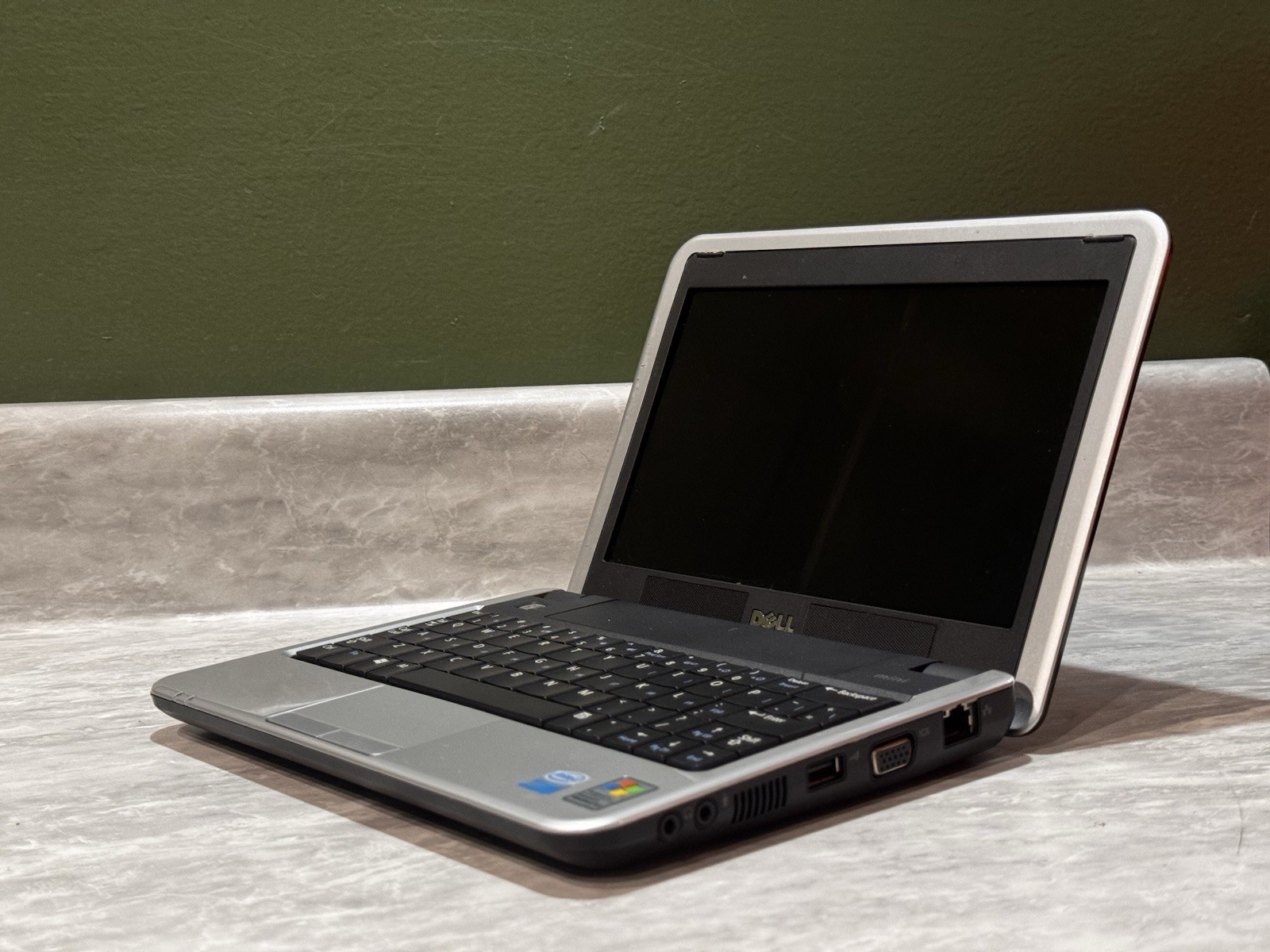 Dell Inspiron Mini 910 Intel Atom N270 1600MHz 1gb RAM 8gb SSD Windows XP