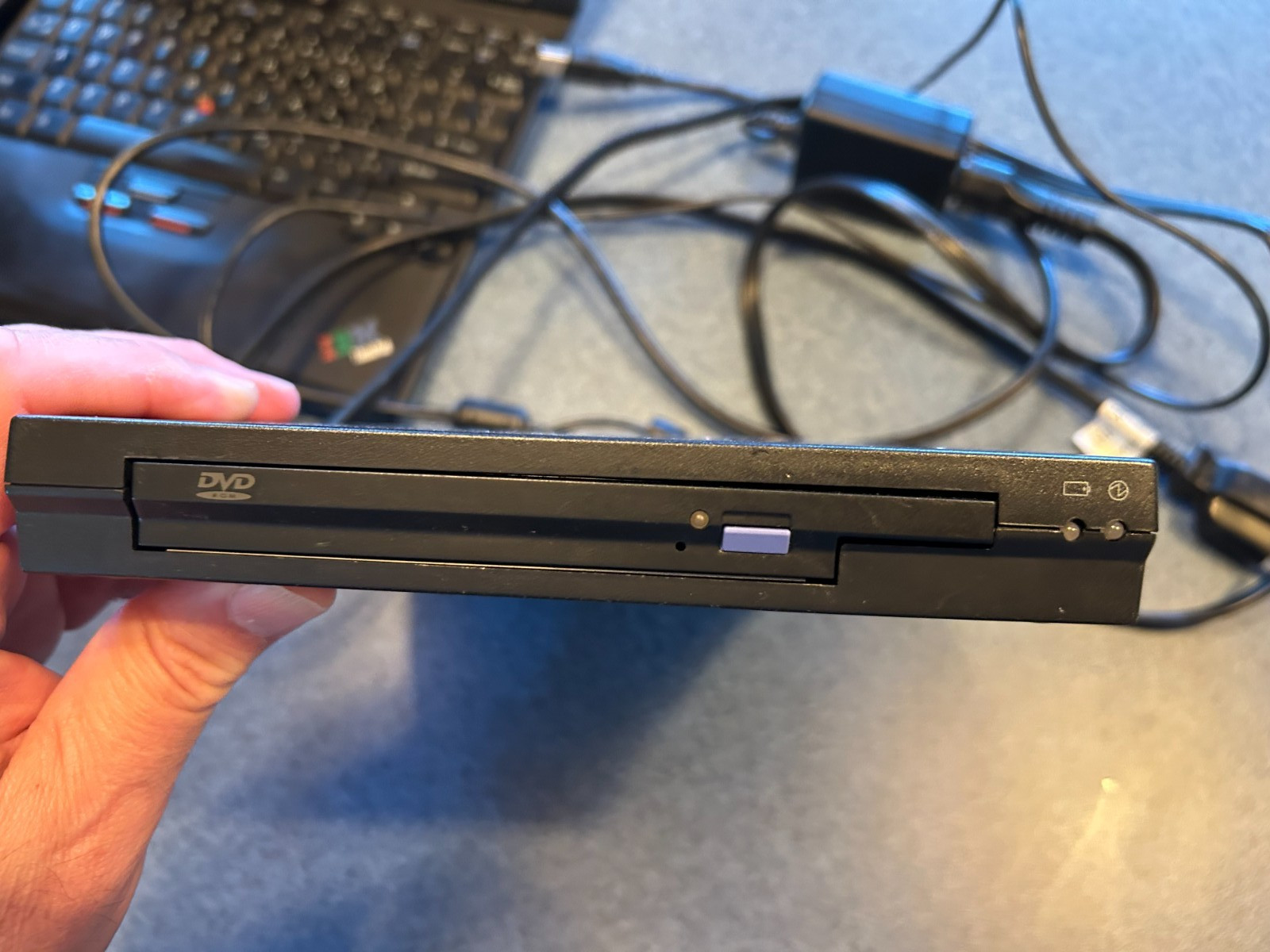 IBM Thinkpad X21 Type 2662 with Windows 2000 & DVD. Works but battery is dead.