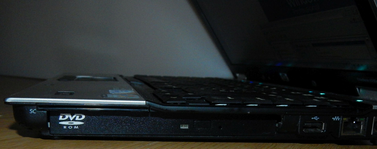 14.1″ Laptop Notebook HP EliteBook 6930p 2x 2.4GHz P8600 250GB 2GB Win XP WiFi