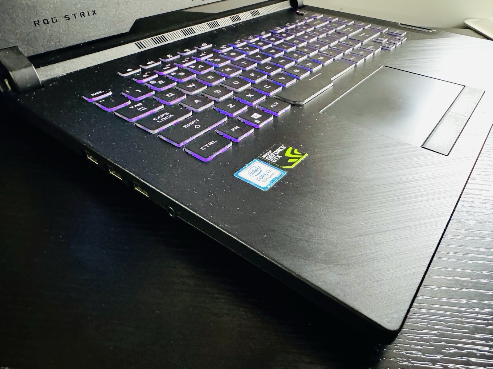 ASUS ROG STRIX 15.6″ GAMING LAPTOP 6-CORE i7 9TH GEN 16GB RAM/500 SSD. VERY NICE