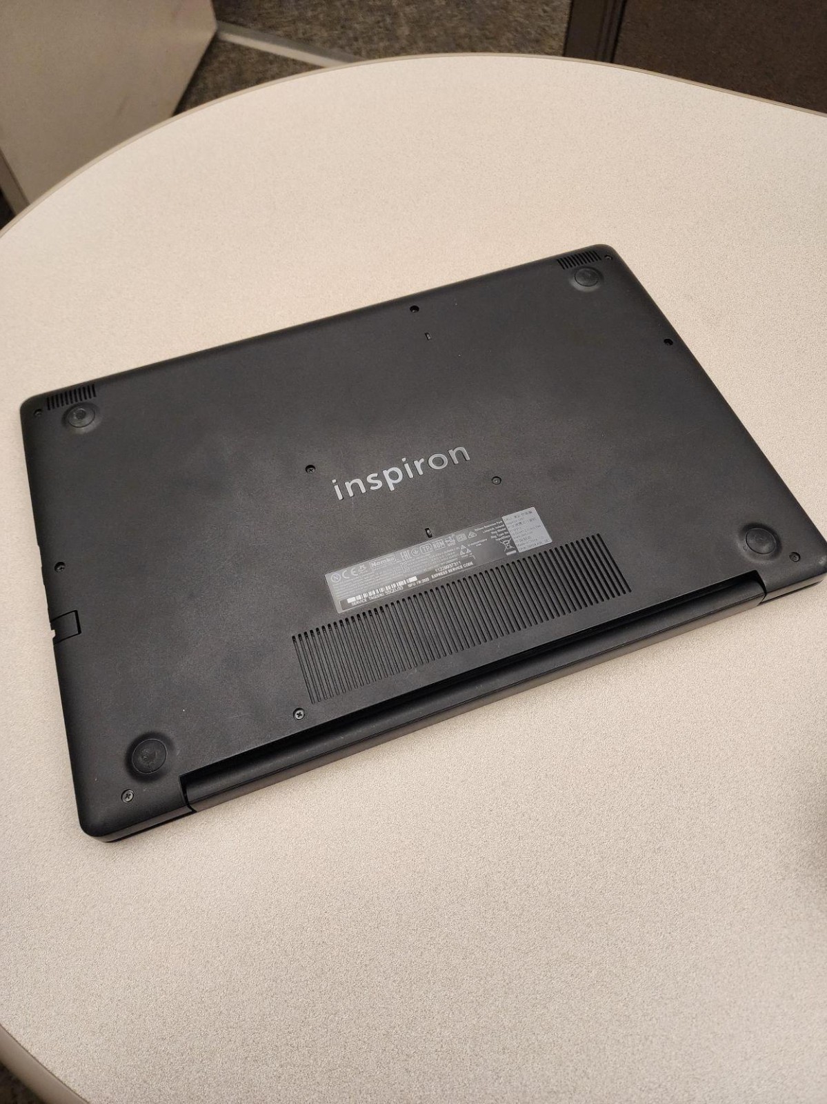 Dell Inspiron 15-3593 15.6″ 16GB 128GB SSD / 1TB HDD, i7-1065G7, Black