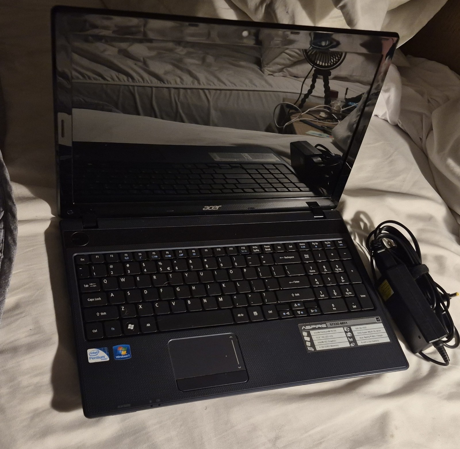 Acer Aspire 5733Z-4851 Intel Pentium P6200 2.13GHz 4 GB (Charger Included)