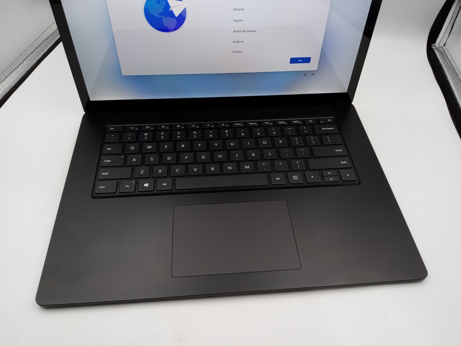 Microsoft Surface Laptop 4 1979 15″ Intel i7-1185G7 16GB RAM 256GB SSD W11 -READ
