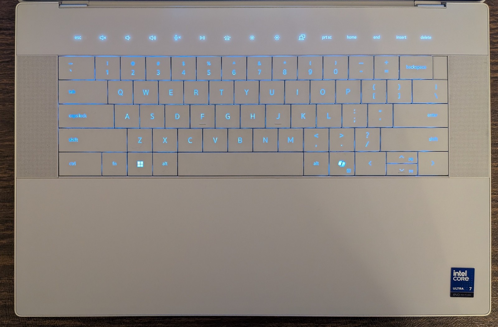 Dell XPS/Premium 16 4K OLED Touch (Core Ultra 7 255H, 32GB/1TB, RTX 5050) Silver
