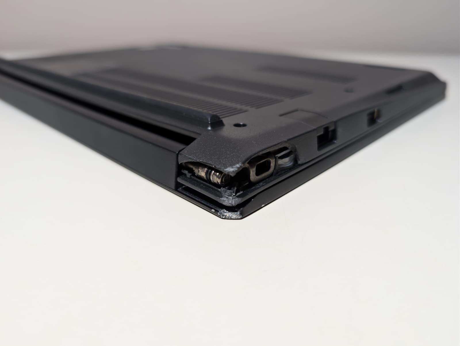 Lenovo ThinkPad E14 Gen 2 | i7-1165G7 NO RAM NO SSD | FHD | NO Charger | AS-IS