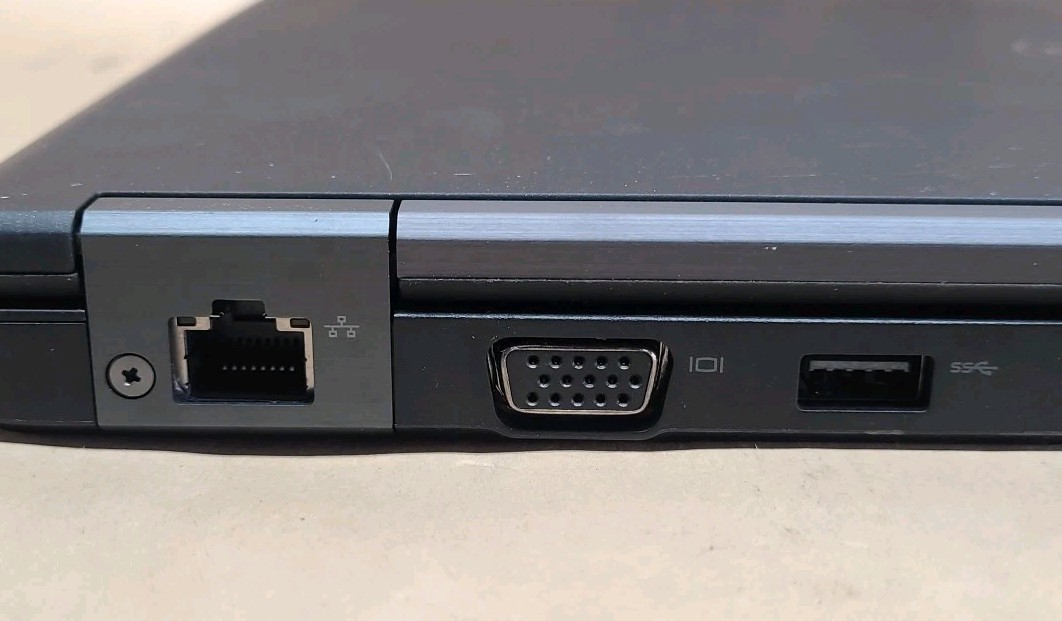 Dell Latitude E5450, Intel Core i5-5300U, 4GB RAM, 500GB HDD, W10P *READ*