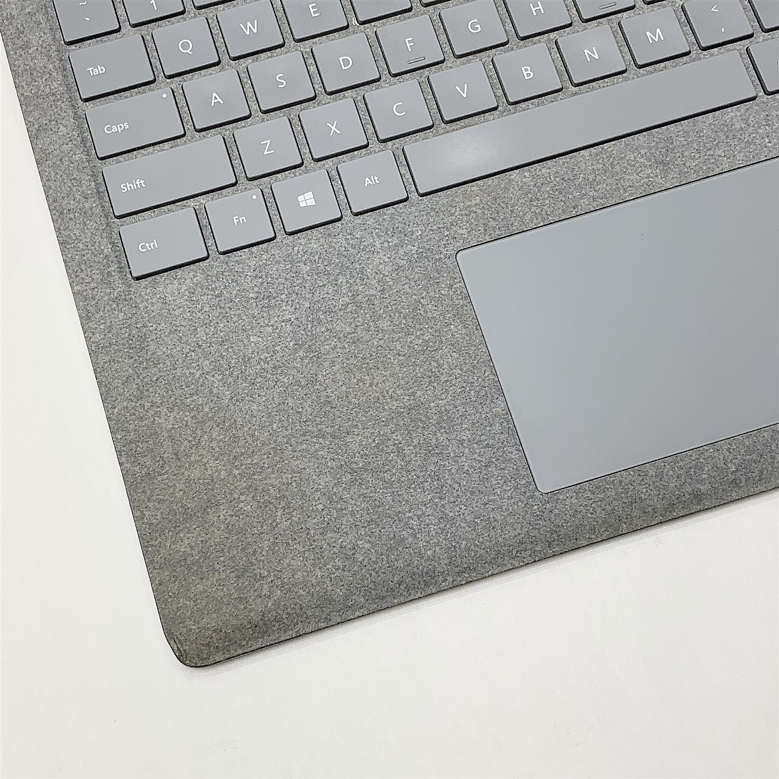 Microsoft Surface Laptop Intel Core i7 7660U 2.50GHZ 13.3″ 16GB 512GB Windows 10