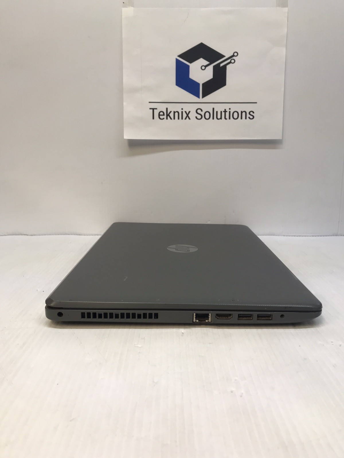 HP 15-bs059od Intel Core i3 7th Gen. 8GB RAM NO HDD Broken Screen *Read*