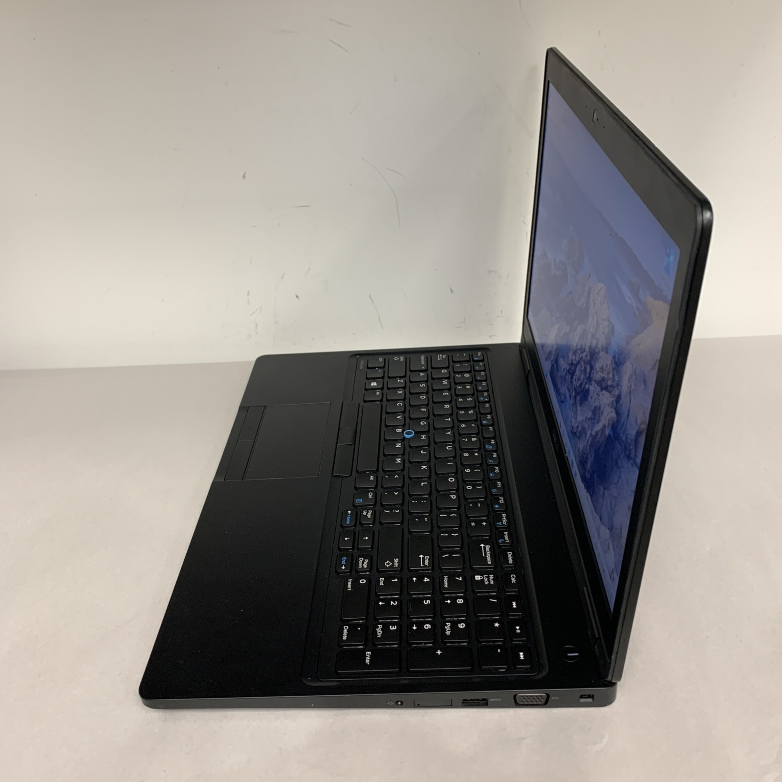 Dell Latitude 5590 Intel i7-8650U 16GB RAM 256GB SSD Win11 Pro