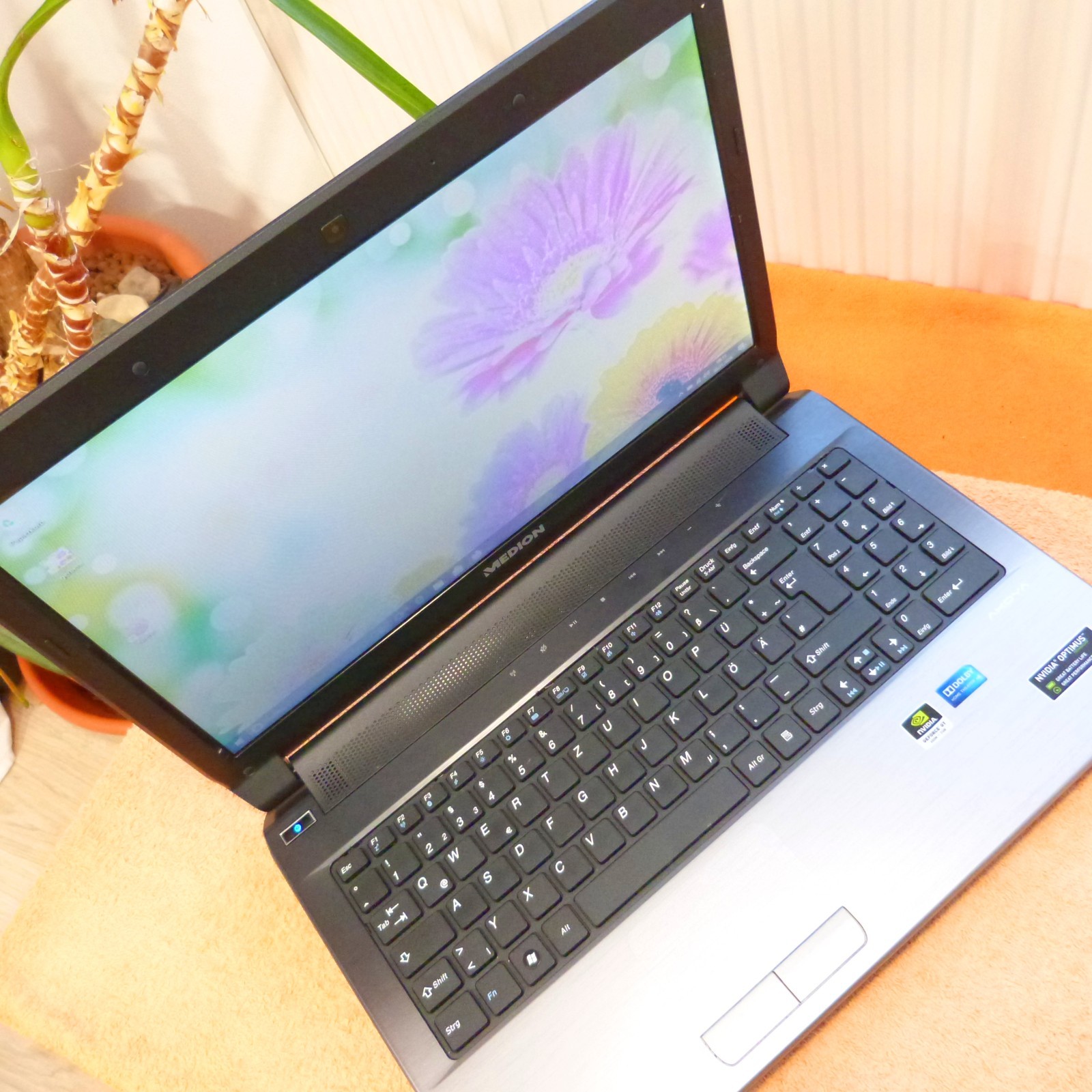 Medion P6816 DOLBY Business 15″ l 12GB RAM NEW l SSD Windows 10 HDMI USB3