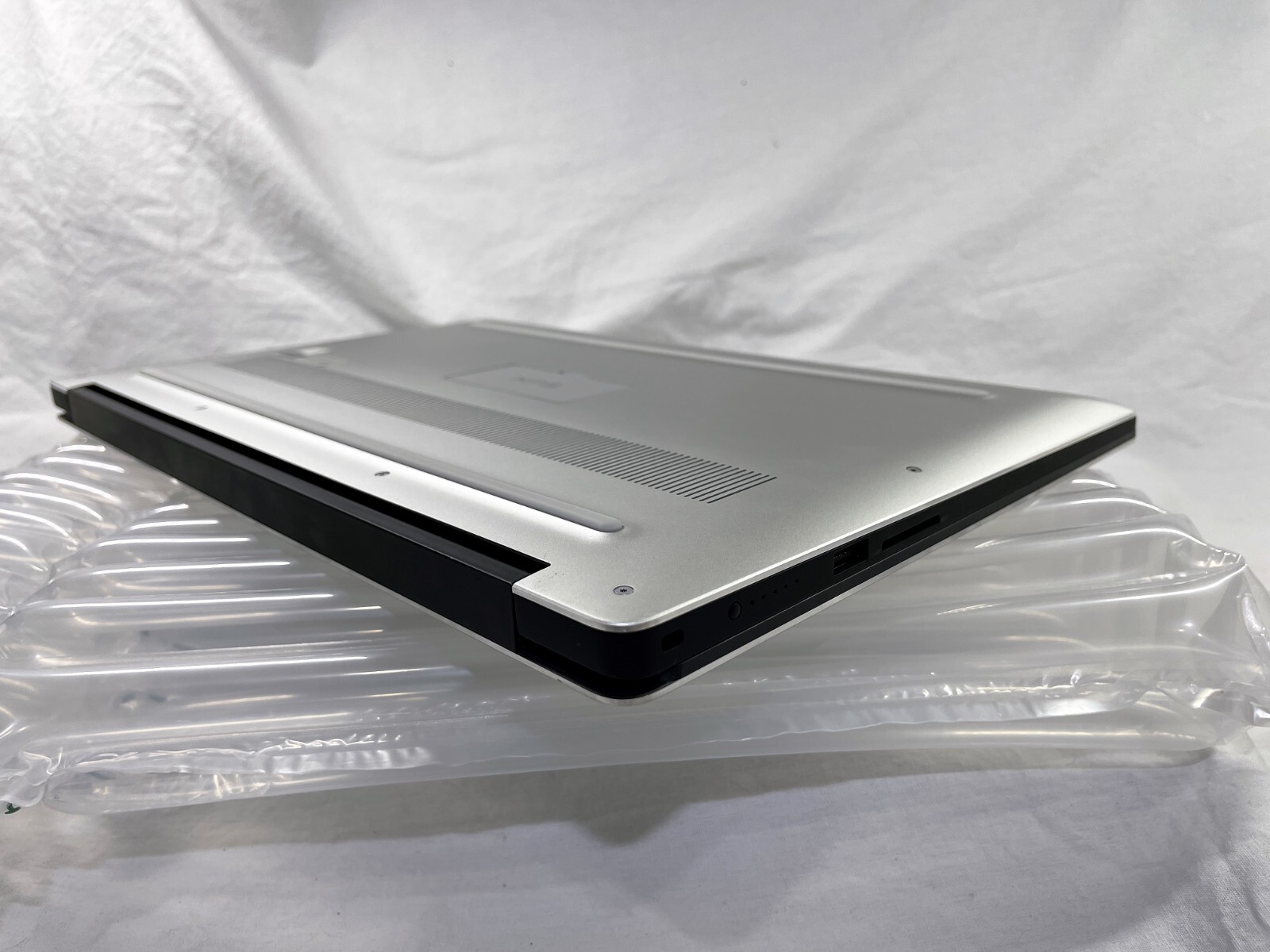 Dell XPS 15 7590 | i9-9980HK 2.4GHz | 4K OLED | 2TB | 32GB | Grade A