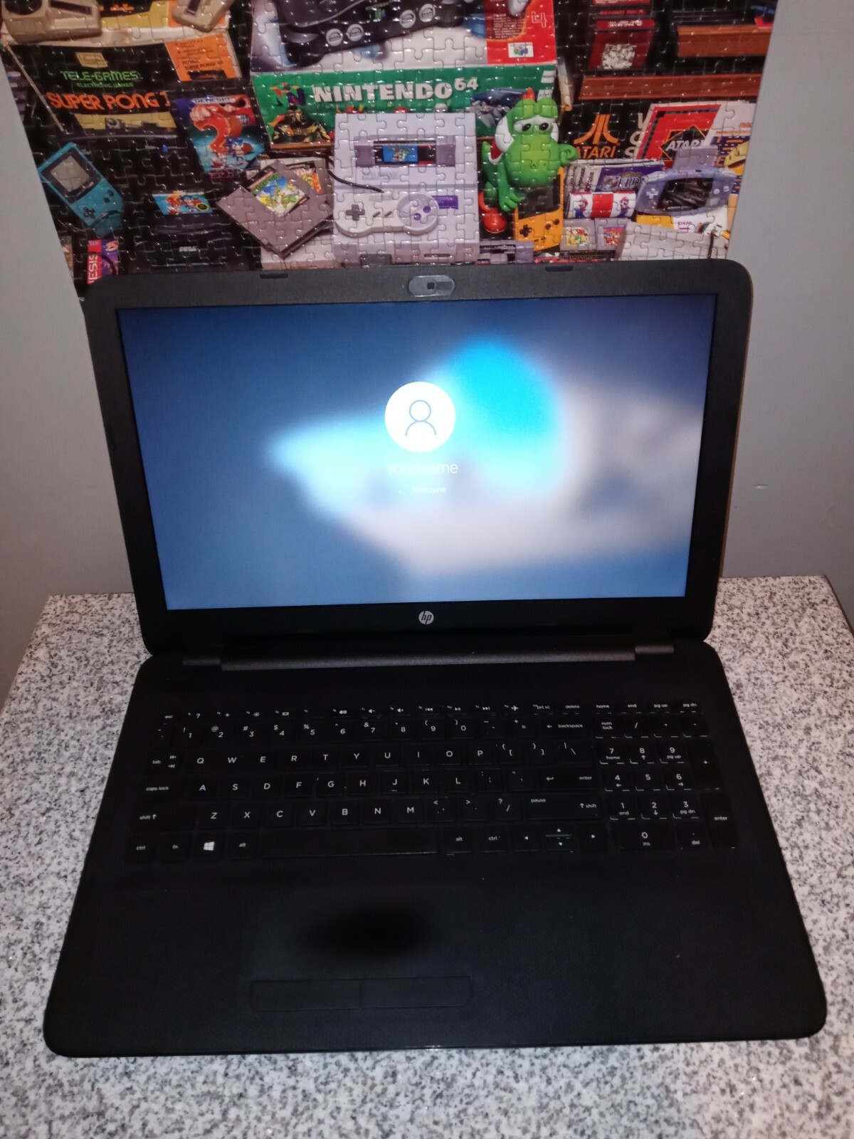 HP 15-af012nr Notebook 15.6″ AMD E1-6105 8GB / 240 GB Windows 10 w/Charger