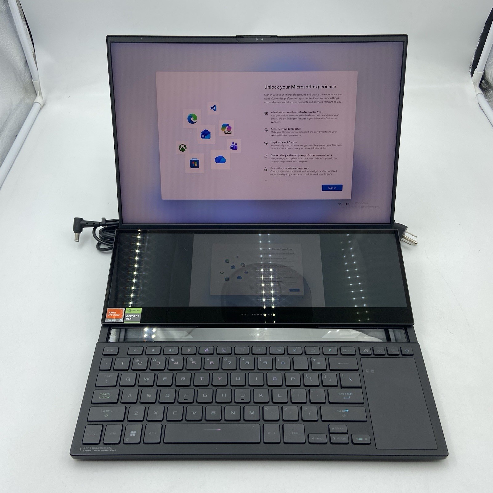 ASUS ROG Zephyrus Duo 16″ QHD+ AMD Ryzen 9 7945HX 32GB RAM 2TB SSD RTX 4090 W11H