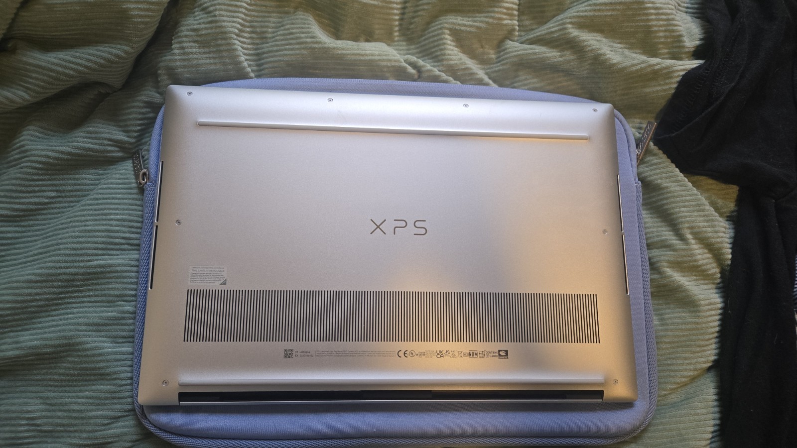 Dell XPS 15 9530 Laptop i7-13700H RTX 4050 16GB 580GB SSD Win11 Silver