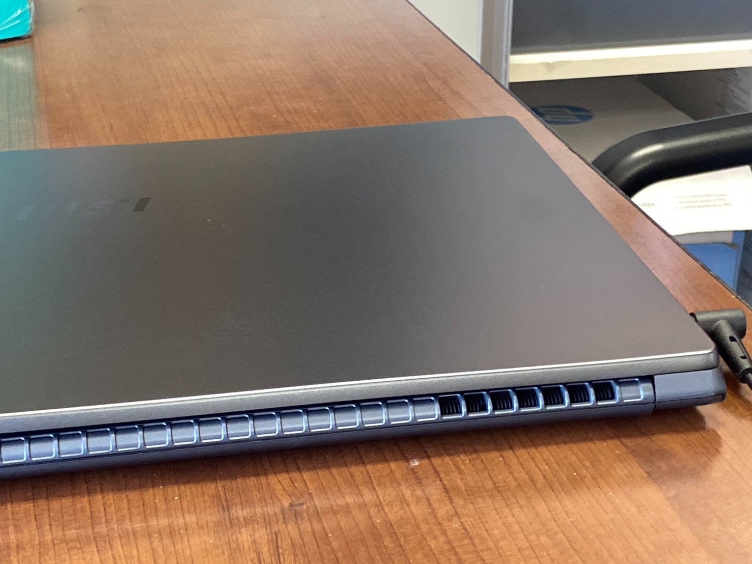 MSI Modern 15 AMD Ryzen 7 5700U (1.80GHz) 16GB RAM 512 GB SSD