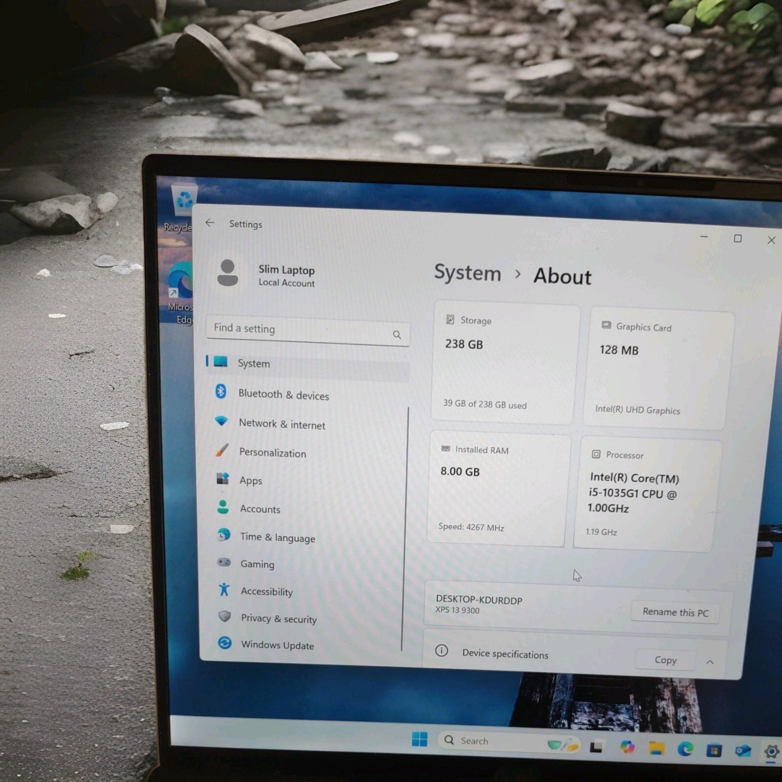 Dell XPS 13 9300 FHD+ 1.0 GHz i5-1035G1 8GB RAM 256GB SSD – Excellent