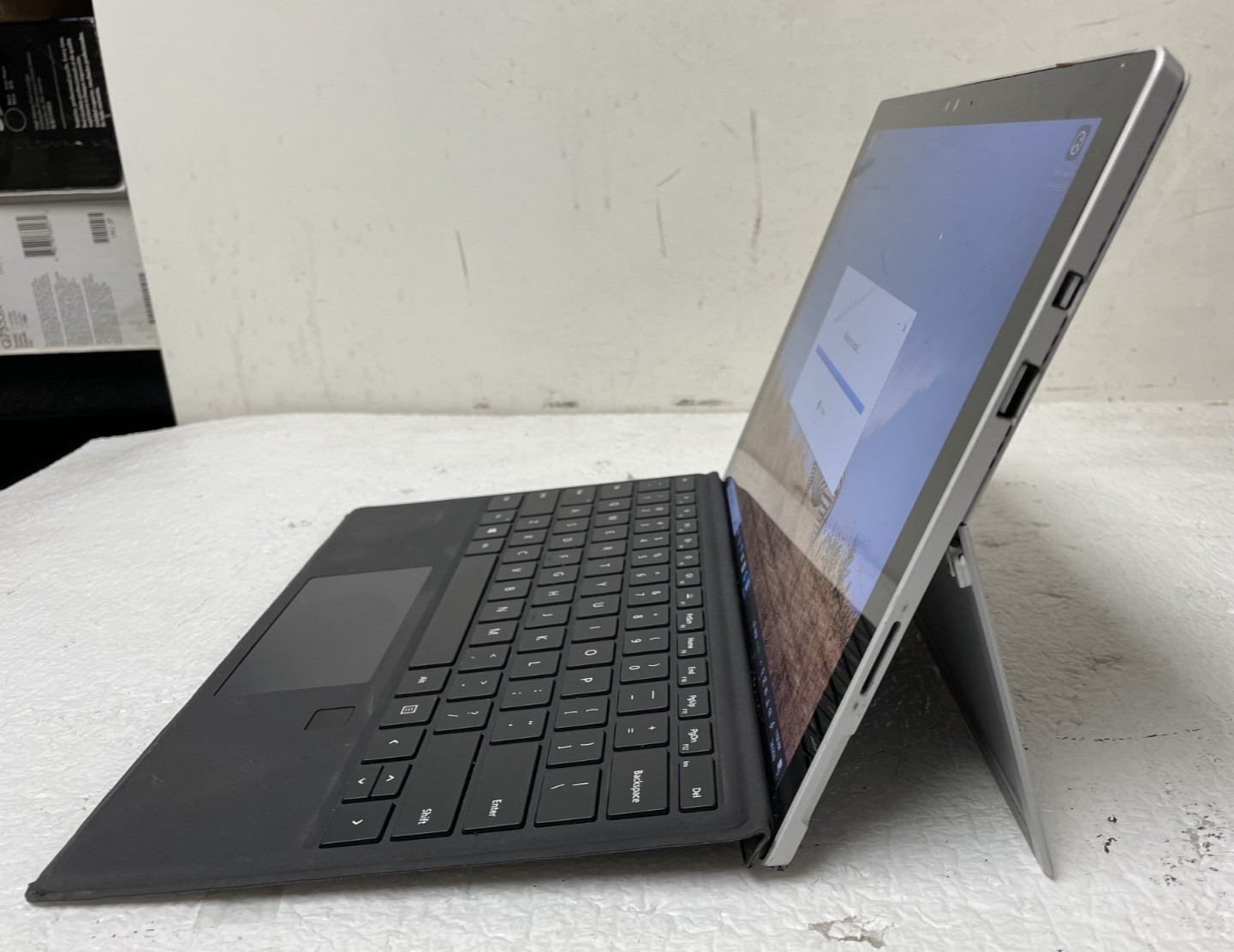 Microsoft Surface Pro 4 Intel Core i5-6300U 4GB RAM 128GB SSD Windows10Pro