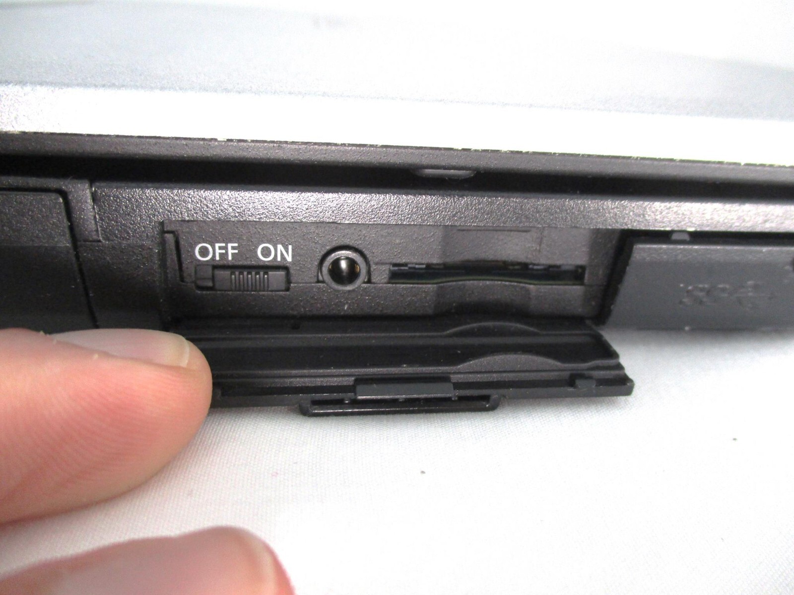 Panasonic Toughbook CF-54 14″ HD i5-5300U 2.3Ghz 8GB 128GB SSD Wi-Fi – LOW HOURS