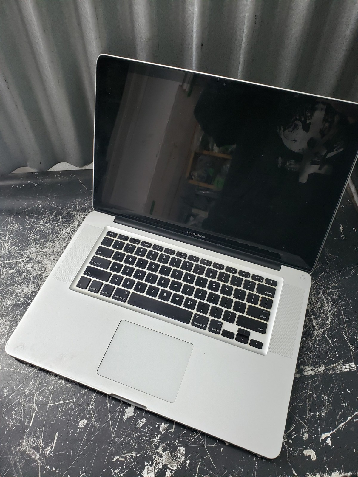 Apple Macbook Pro 15” A1286 – SSD 480gb (doesn’t light up, for parts)