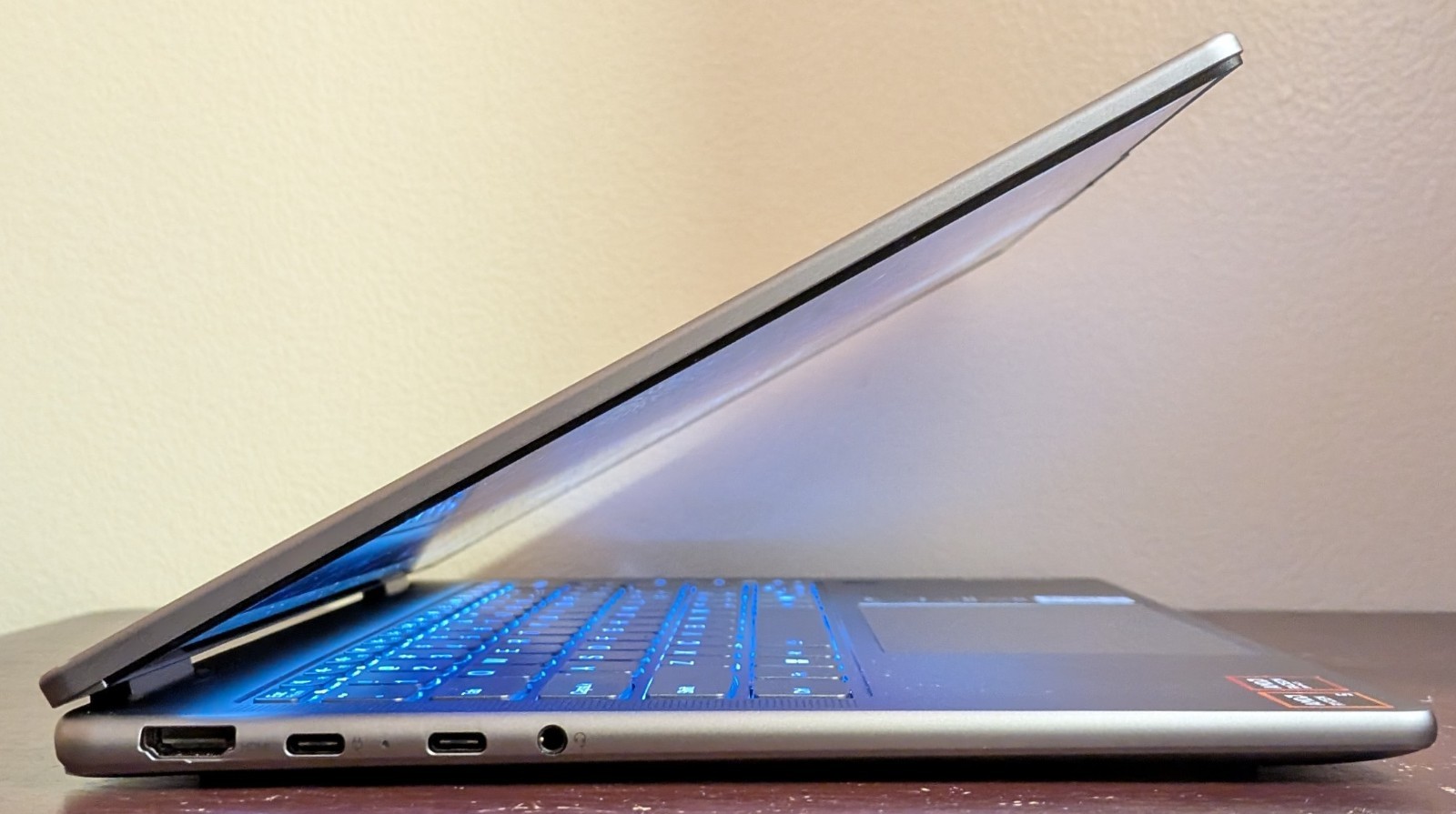 Lenovo Yoga 7 14″ 2-in-1 FHD+ Touch (Ryzen 5 8640HS, 8GB RAM, 512GB SSD) Laptop