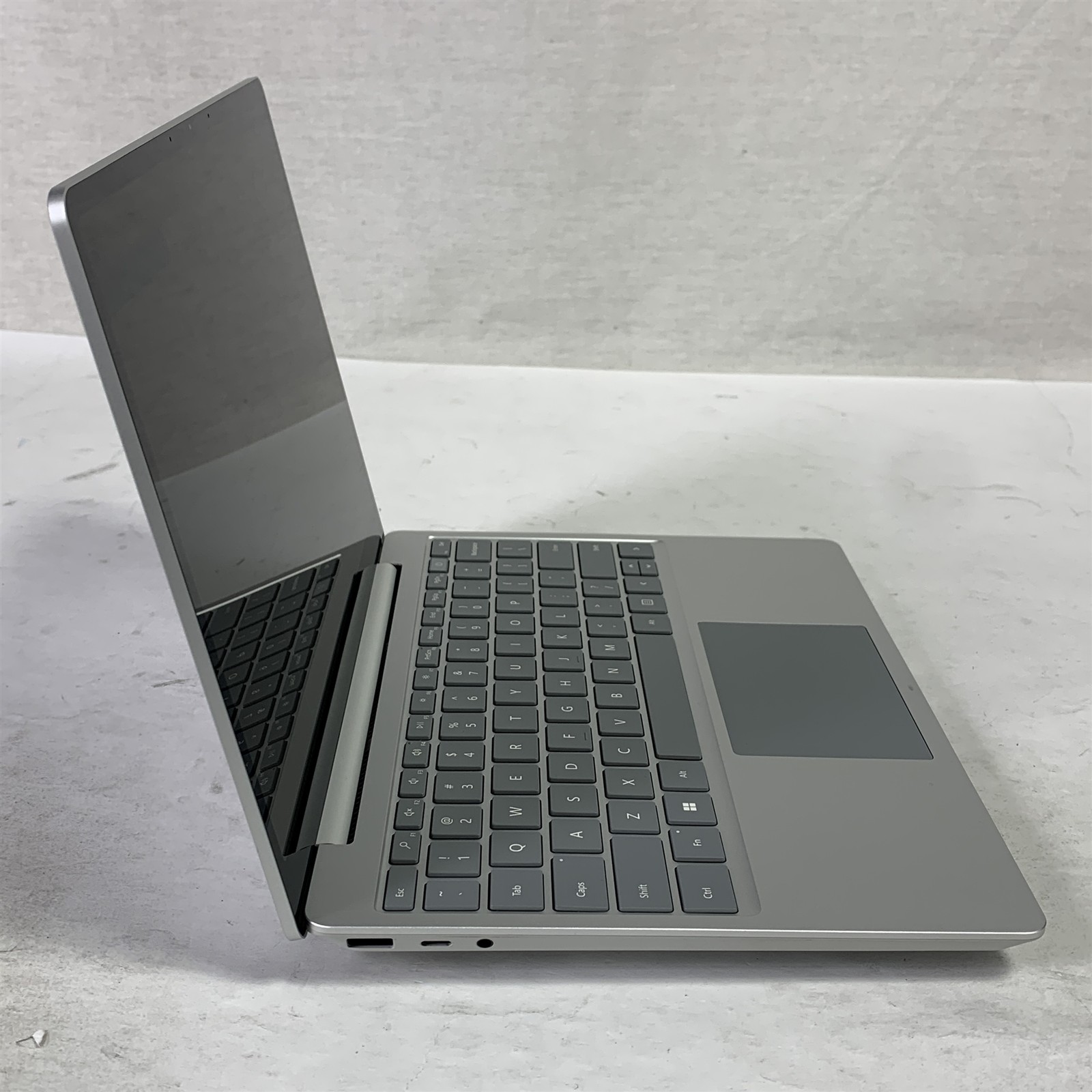 Microsoft Surface Laptop Go 2 12.4″ i5-1135G7 2.4GHz 16GB 256GB NVMe SSD – Win11