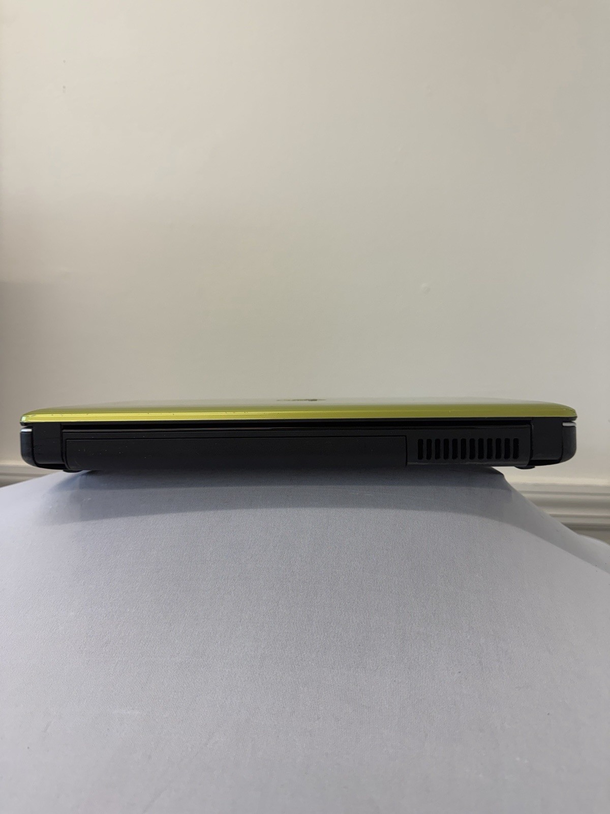 Dell Inspiron 1440 Laptop – Good Screen – Core 2 Duo T6600 – Read Des