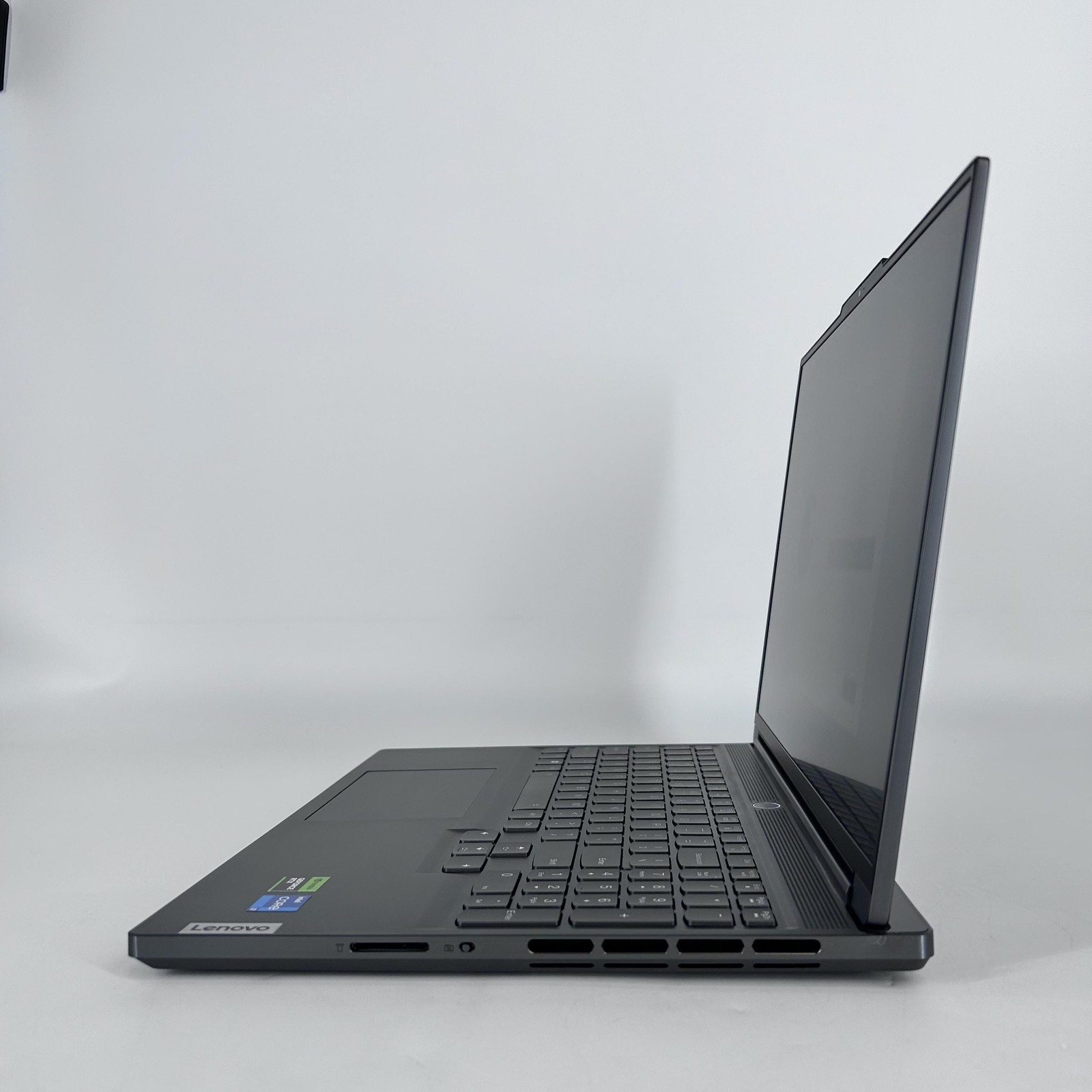 Lenovo Legion Slim 7i 16 240Hz QHD+ 2.4 GHz i7-13700H 16GB 1TB SSD RTX 4060