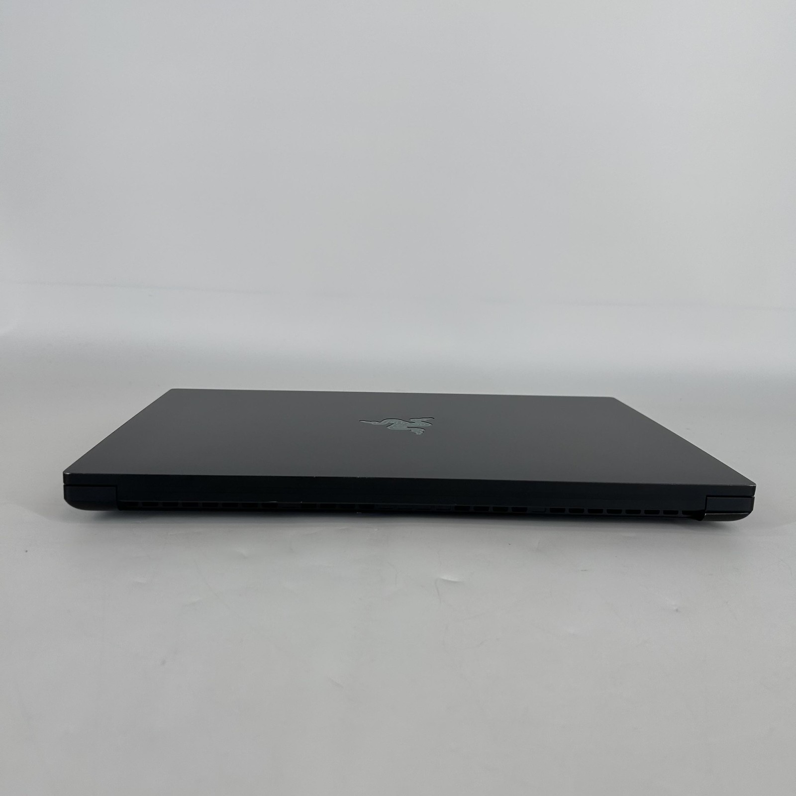 Razer Blade 16 Black 120Hz UHD+ 2.2GHz i9-13950HX 32GB 1TB SSD RTX 4070 Pink Hue