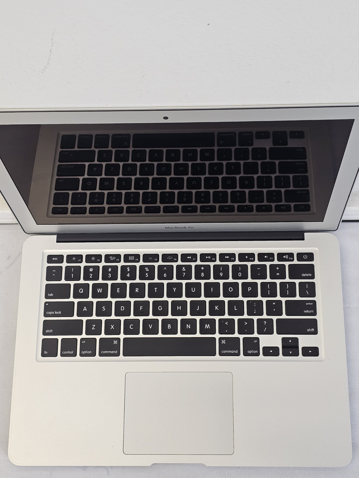 Apple MacBook Air A1466 Laptop – i5-3427U – 4GB RA – 128GB SSD – BAD BATT – READ