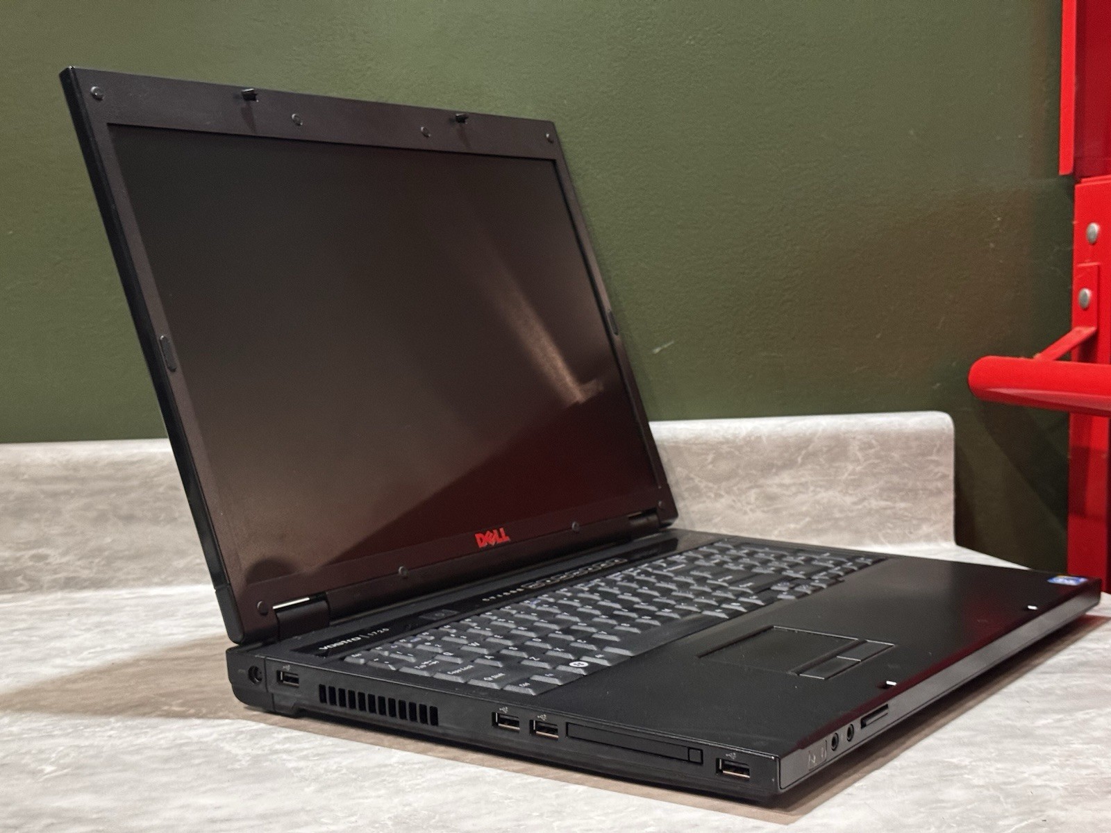 Dell Vostro 1720 Intel Core 2 Duo T6670 2.2GHz 2gb RAM 250gb HDD Windows 7